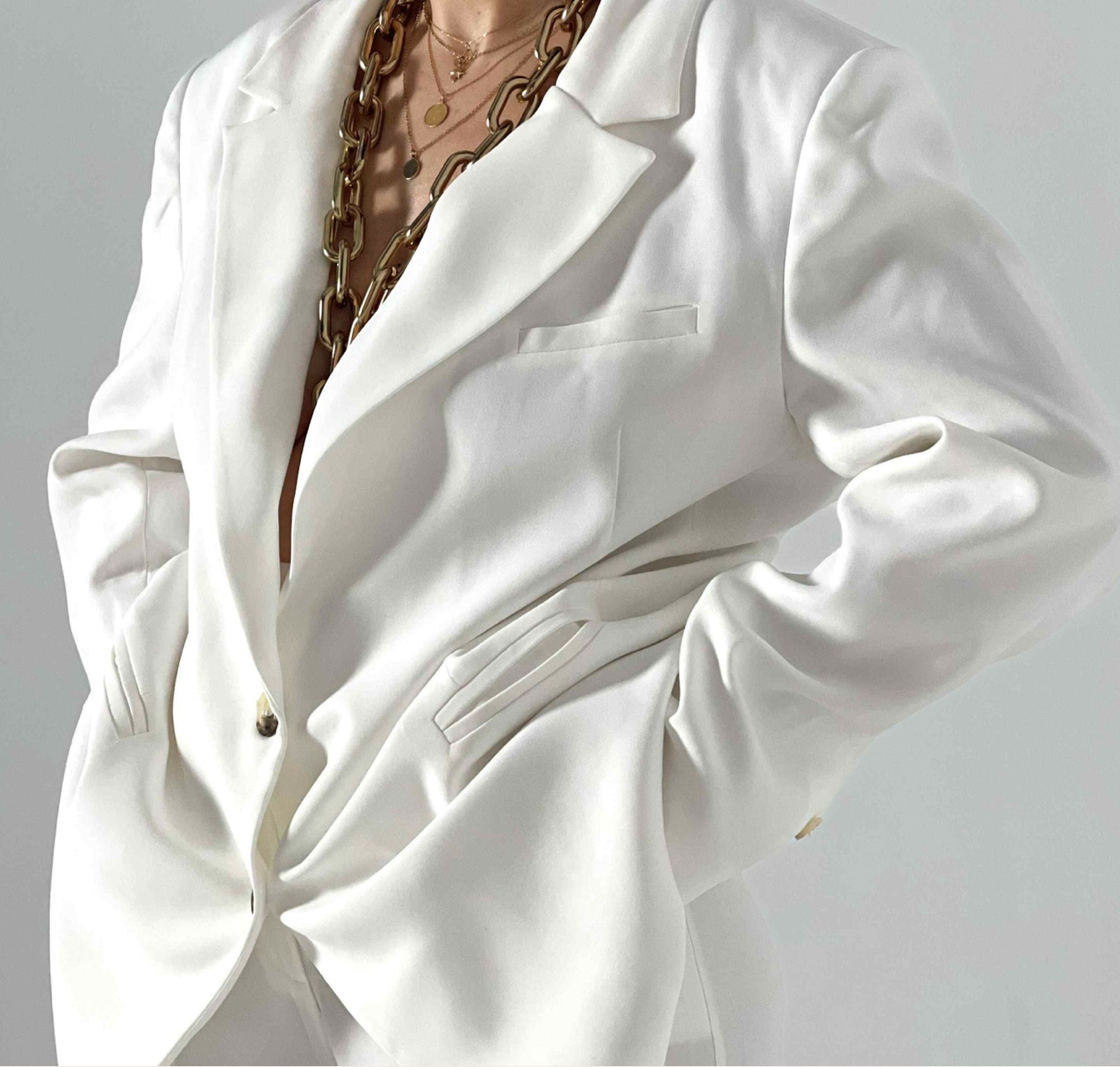 Des tailleurs et costumes pour les femmes grandes avec INALTA COLLECTION