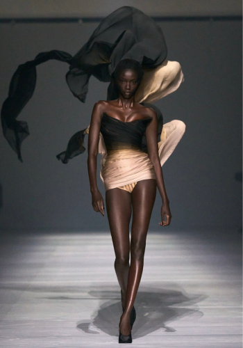 Défilé MUGLER SS 2024 : entre mystère et beauté