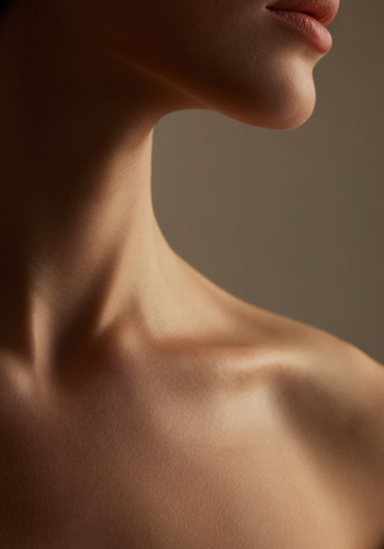 L’augmentation de l’usage des chirurgies du cou chez les femmes : comprendre un phénomène en plein essor